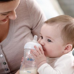 Бутылочка для кормления из серии Natural, 125 мл (соска для кормления новорожденных) Avent SCF690/17 (Авент)